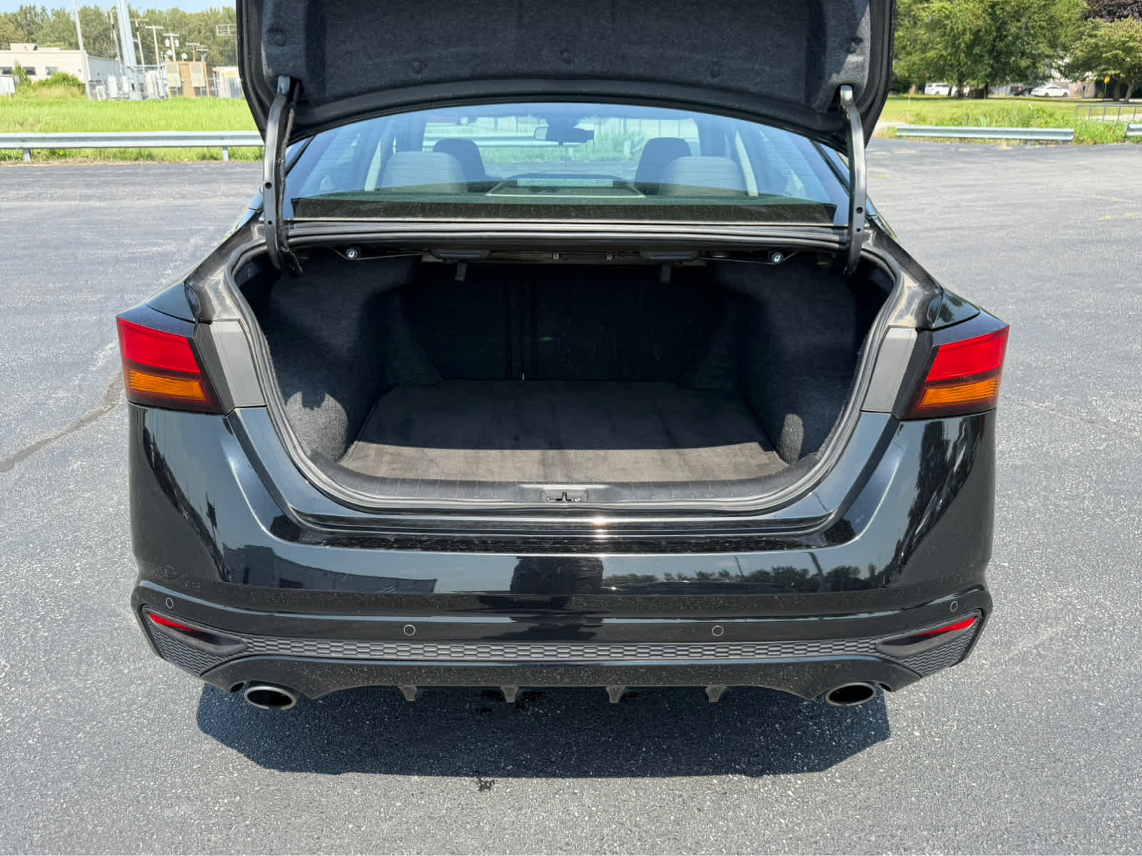 Used 2024 Nissan Altima 2.5 SV w/ SV Premium Package AWD/4WD image 7