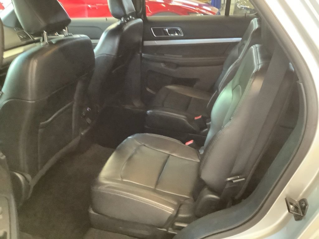 Used 2019 Ford Explorer XLT w/ Equipment Group 202A AWD/4WD image 20