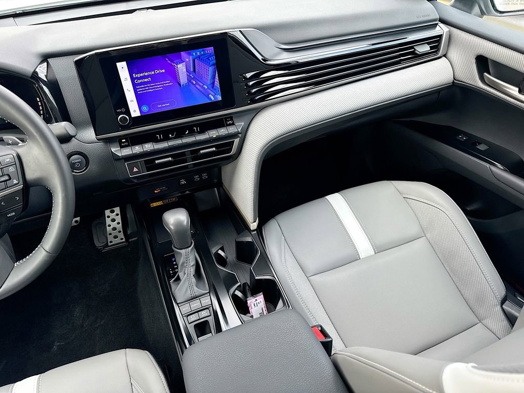 Used 2025 Toyota Camry SE image 28