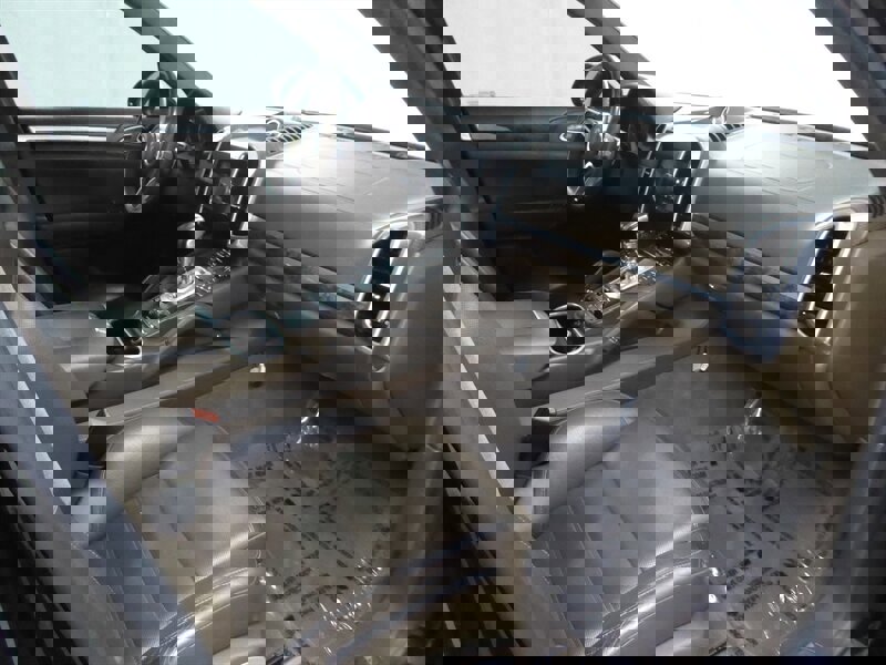 Used 2015 Porsche Cayenne Turbo image 23