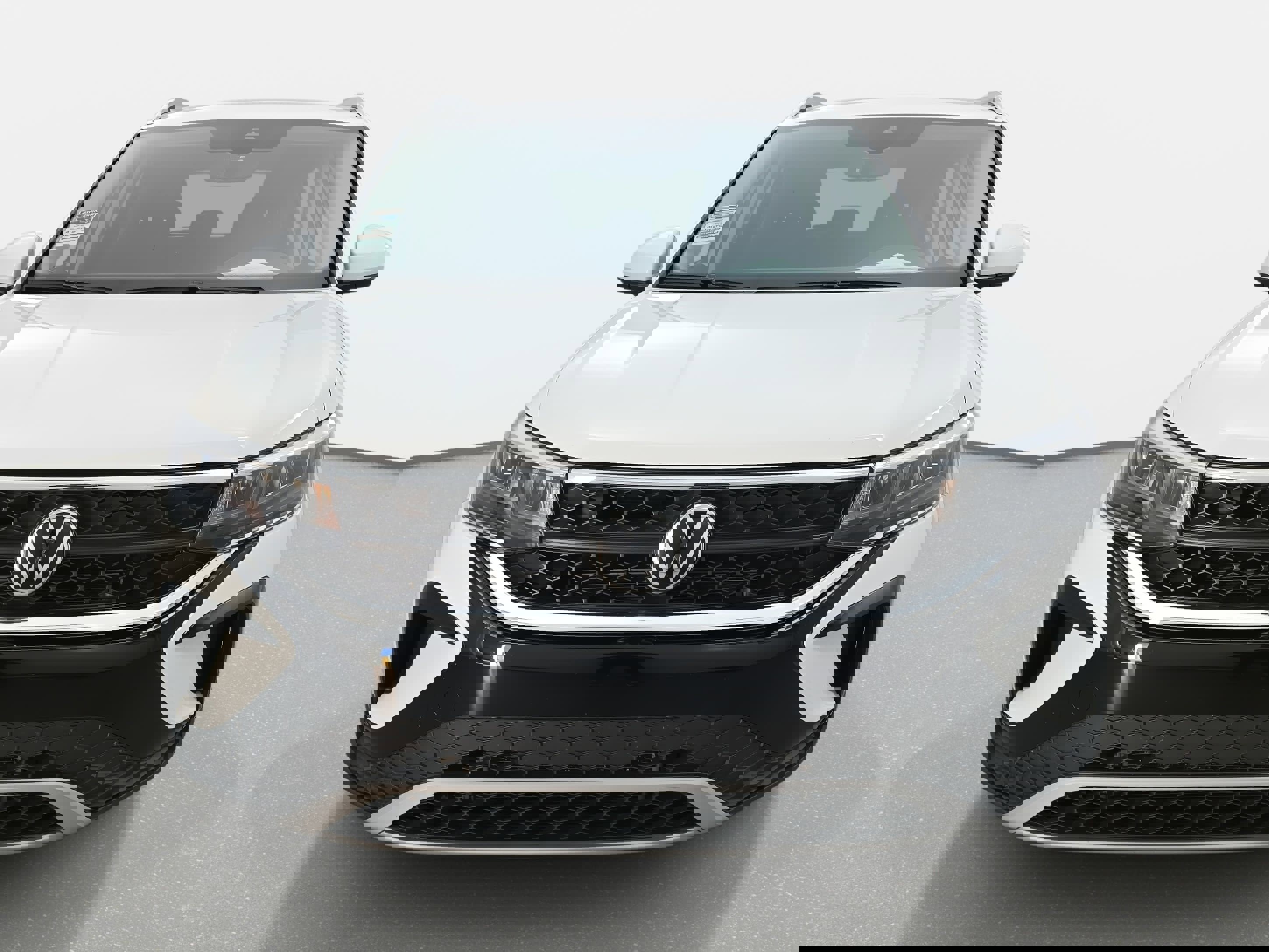 Certified 2022 Volkswagen Taos SE w/ IQ.Drive SE Package image 8