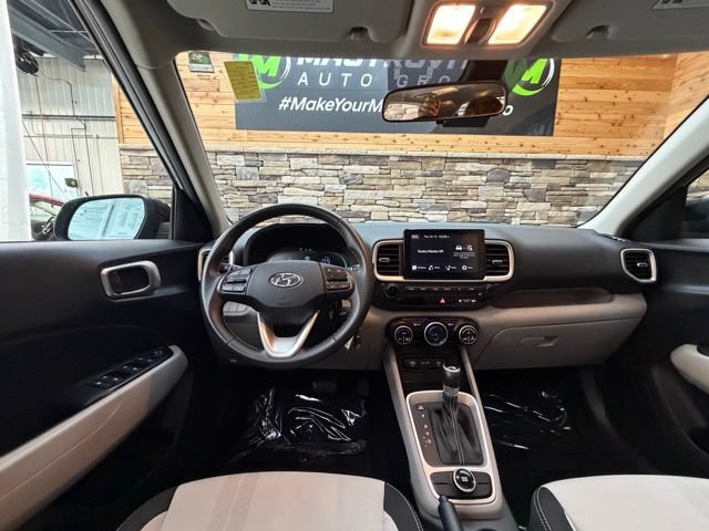 Used 2023 Hyundai Venue SEL FWD image 19