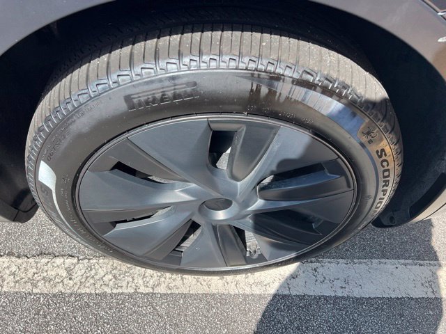 Used 2025 Tesla Model Y Long Range AWD/4WD image 4