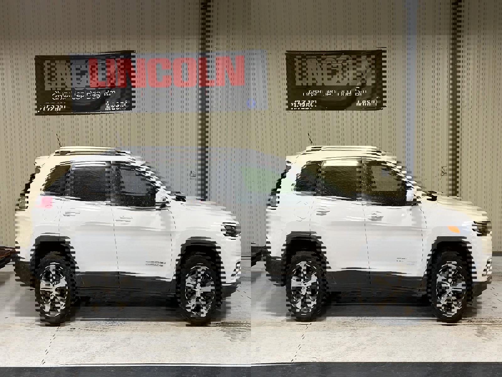 Used 2019 Jeep Cherokee Limited image 5