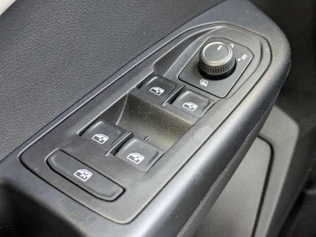 Certified 2025 Volkswagen Taos SE FWD image 24