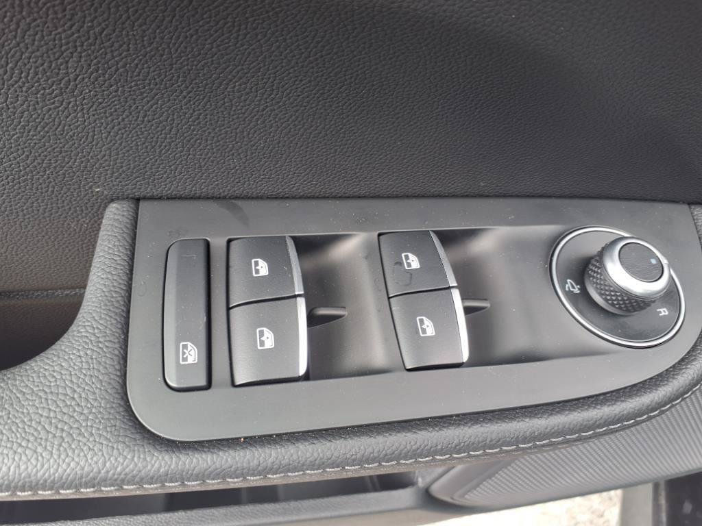 New 2025 Alfa Romeo Giulia w/ Driving Assist Package RWD image 5