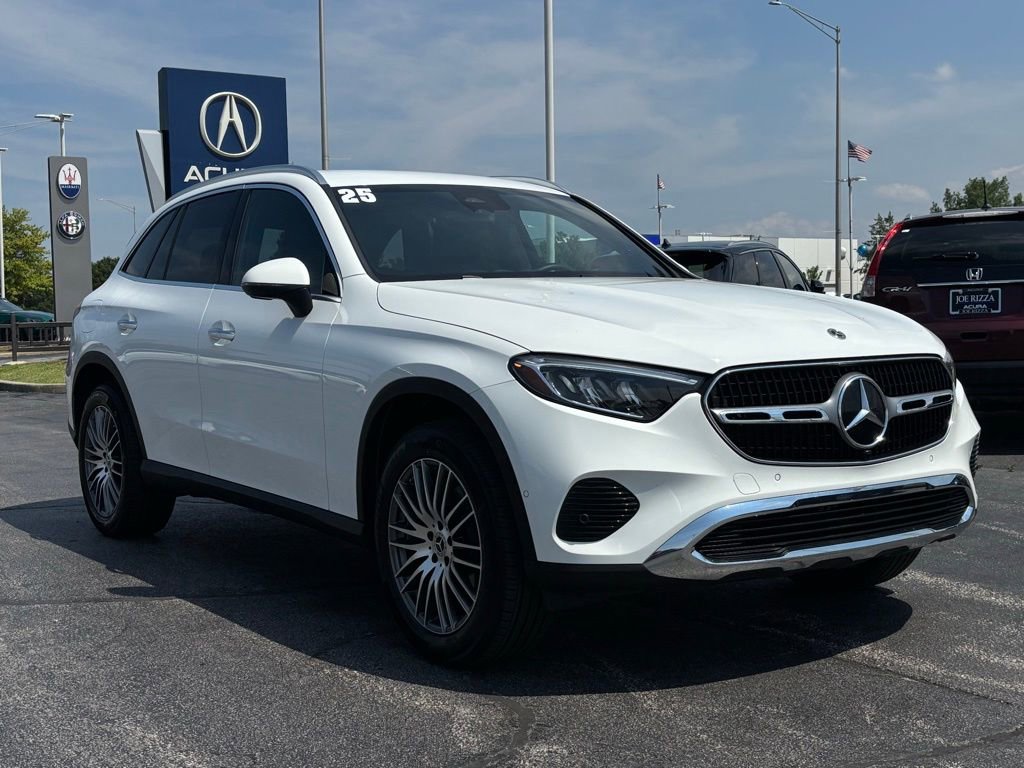 Used 2025 Mercedes-Benz GLC 300 4MATIC image 3