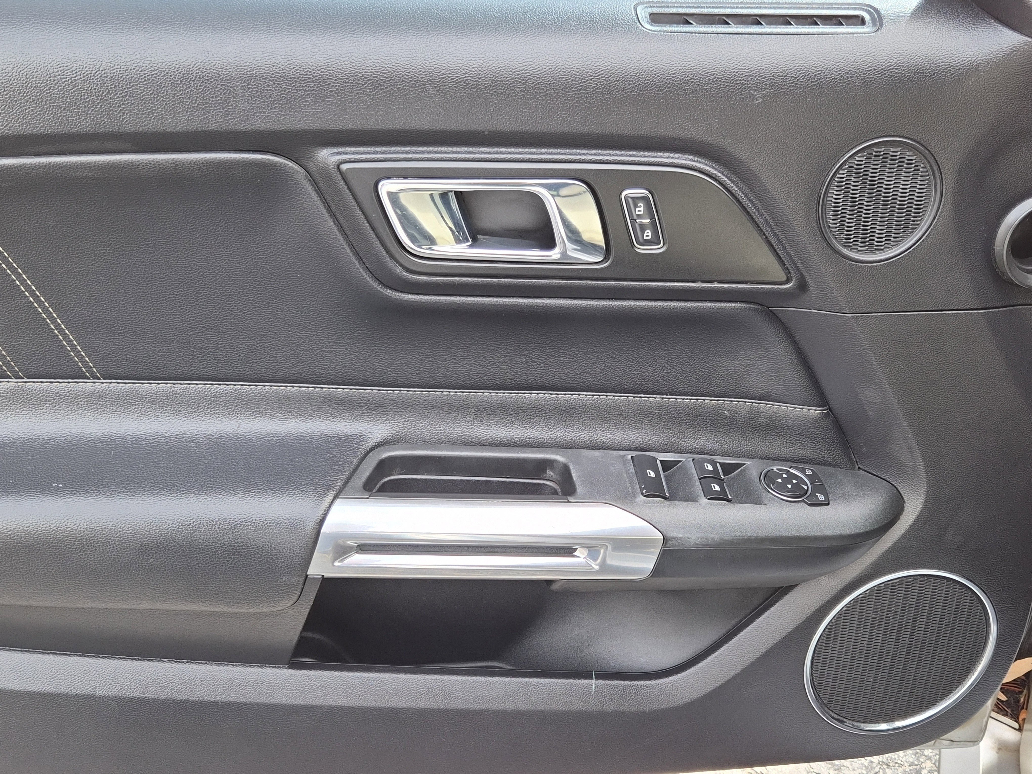 Used 2017 Ford Mustang Premium image 9