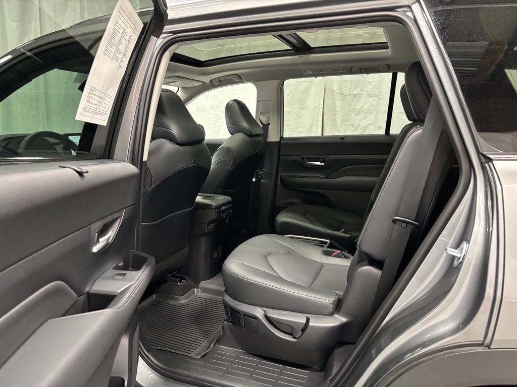 Used 2026 Toyota Grand Highlander AWD image 47