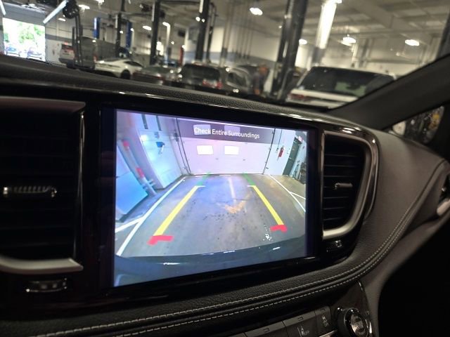 Used 2025 Chrysler Pacifica Select FWD image 15