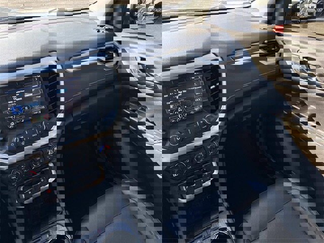 Used 2023 GMC Acadia SLT image 15