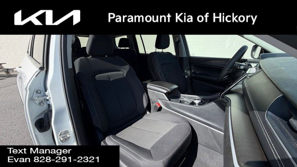 Used 2023 Jeep Grand Cherokee L Laredo image 16