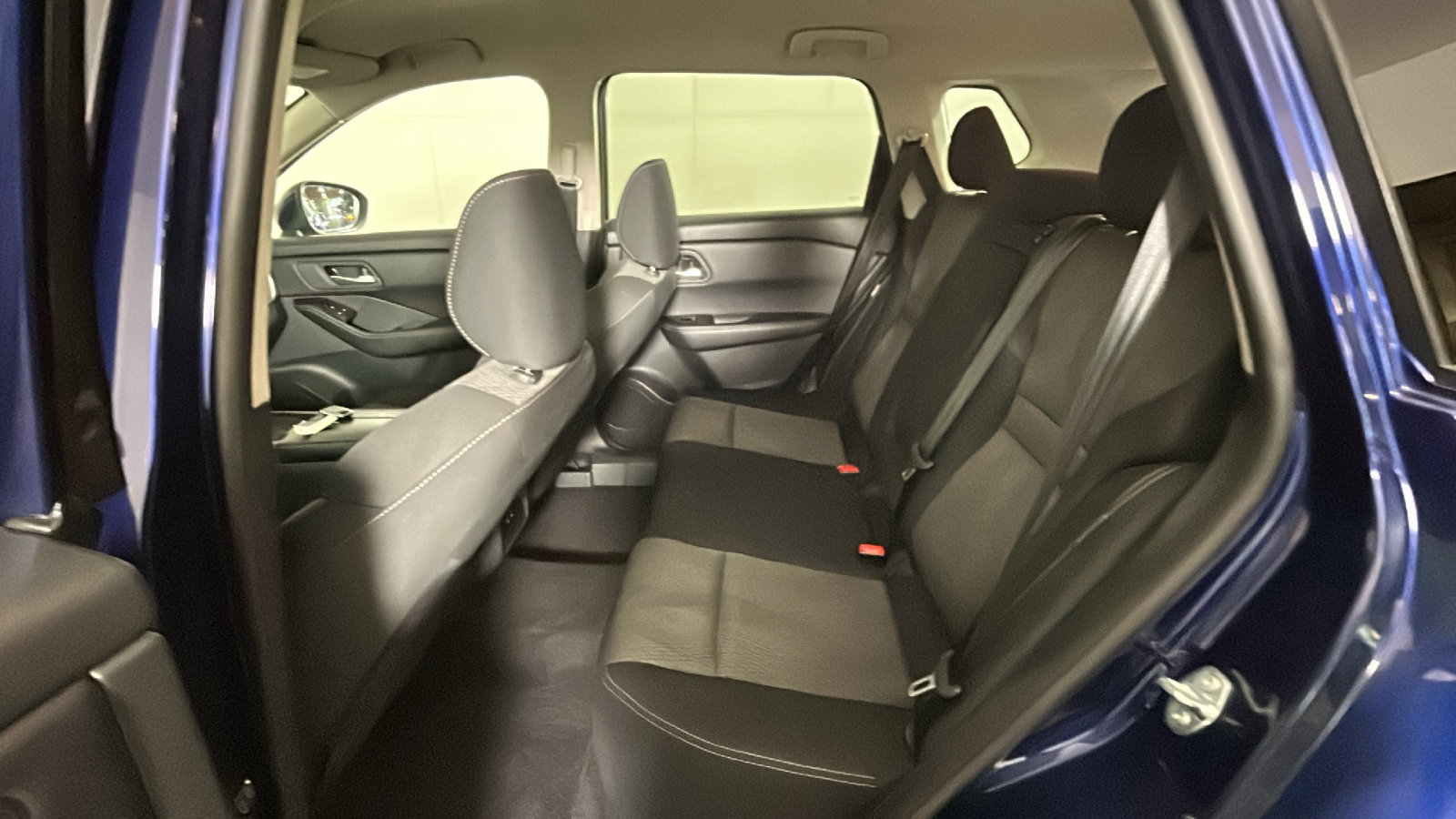 Used 2025 Nissan Rogue SV FWD image 30