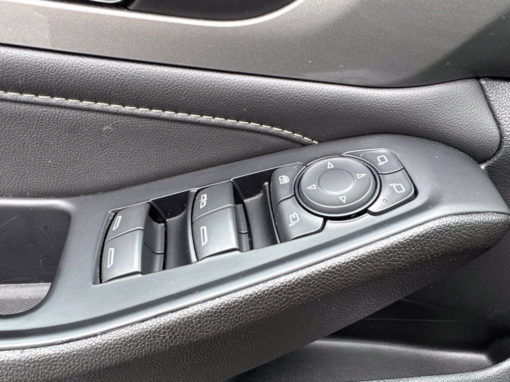 Used 2023 Chevrolet Traverse LT AWD/4WD image 3