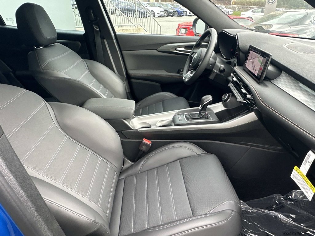 New 2025 Alfa Romeo Tonale w/ Premium Package AWD/4WD image 13