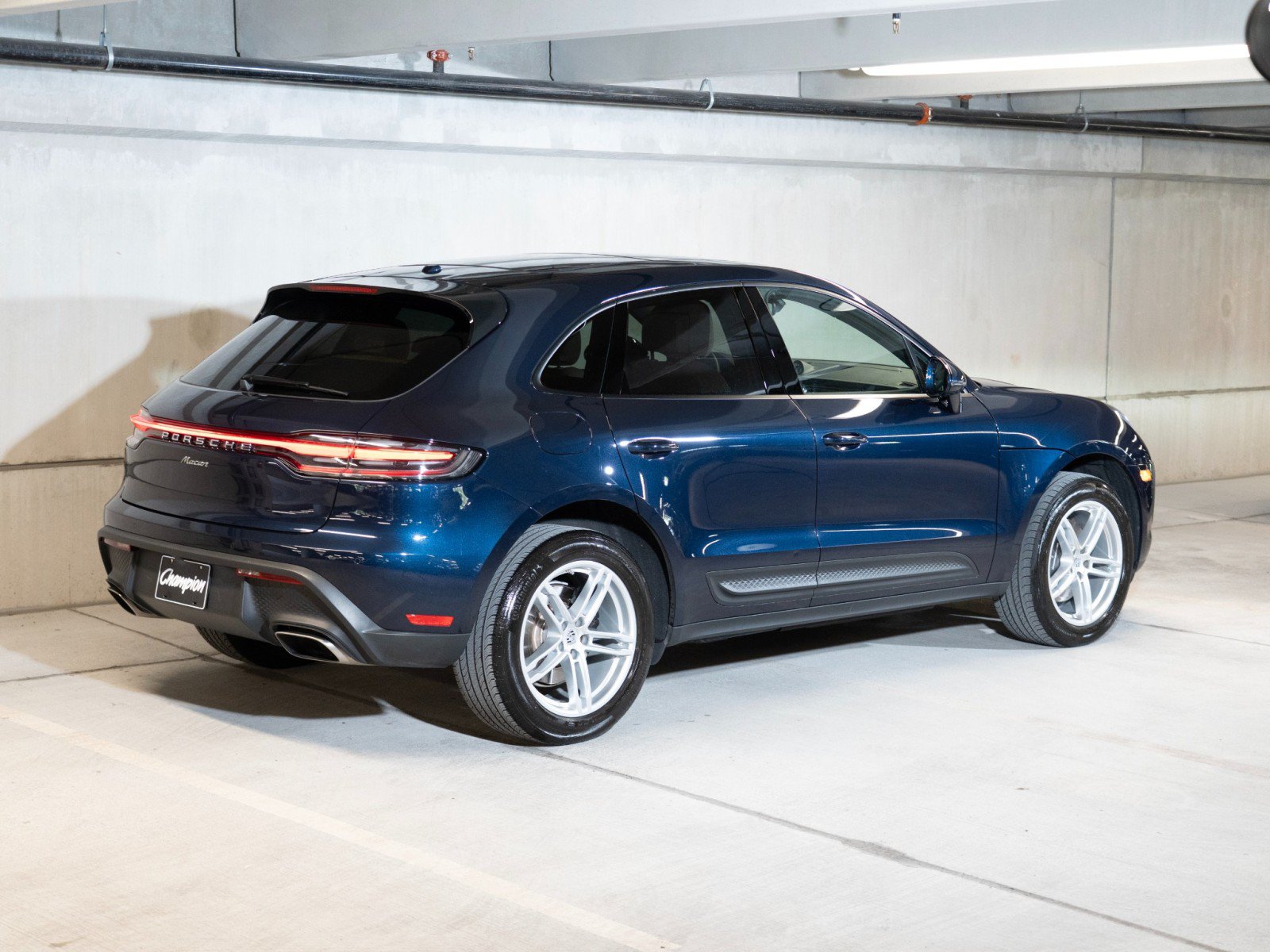 Certified 2023 Porsche Macan AWD/4WD image 9