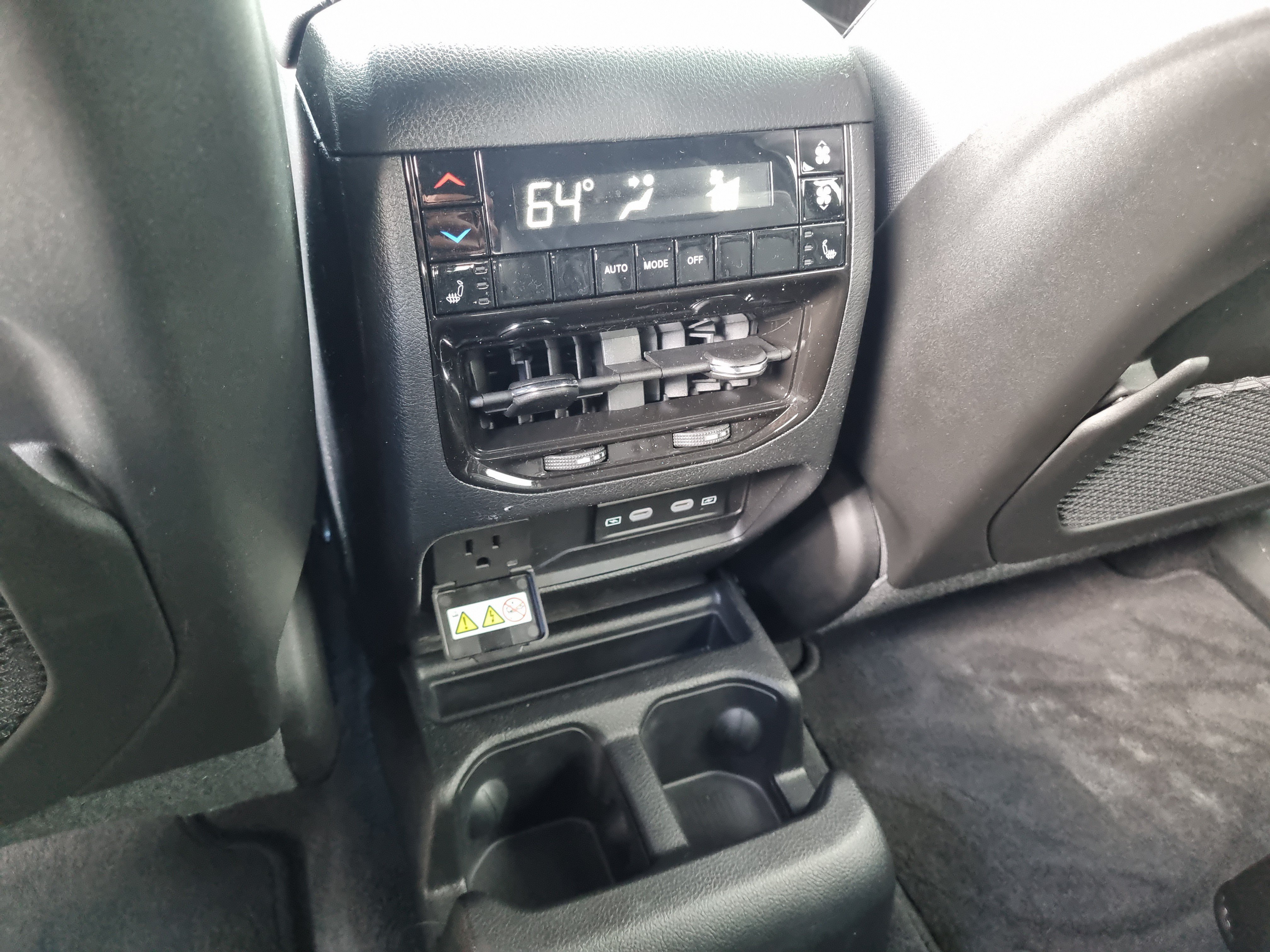 Used 2026 Jeep Grand Cherokee L Limited w/ Limited Altitude Package RWD image 13