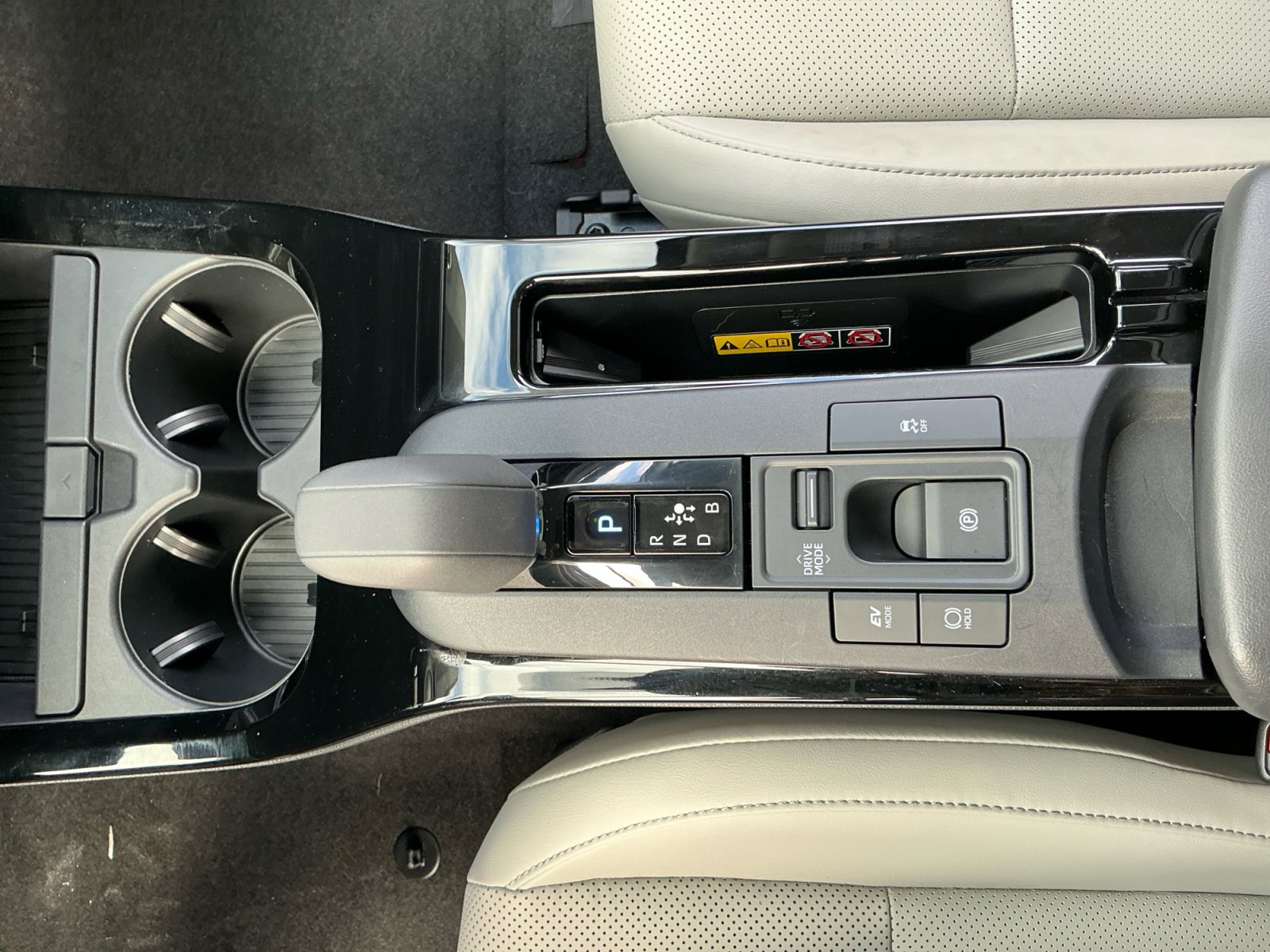 Used 2025 Toyota Prius XLE image 15