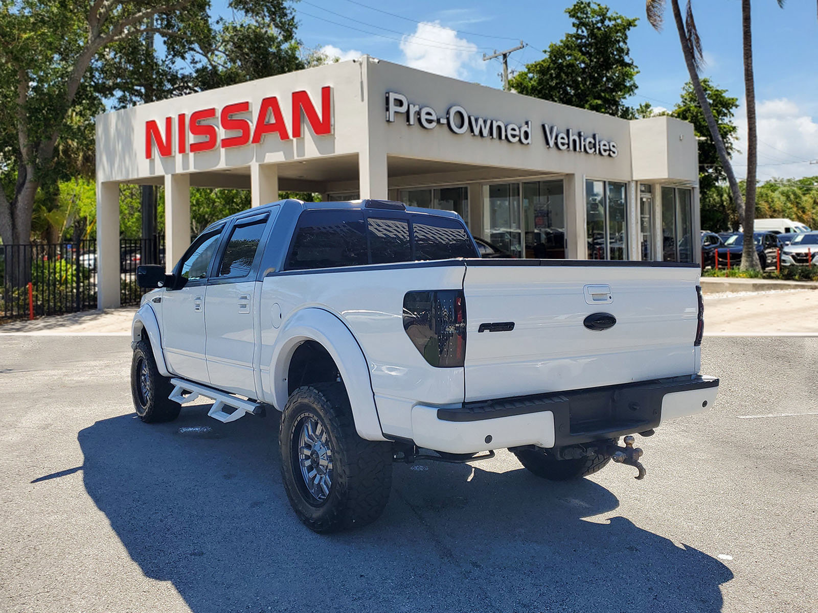 Used 2014 Ford F150 FX4 w/ Equipment Group 402A Luxury image 6