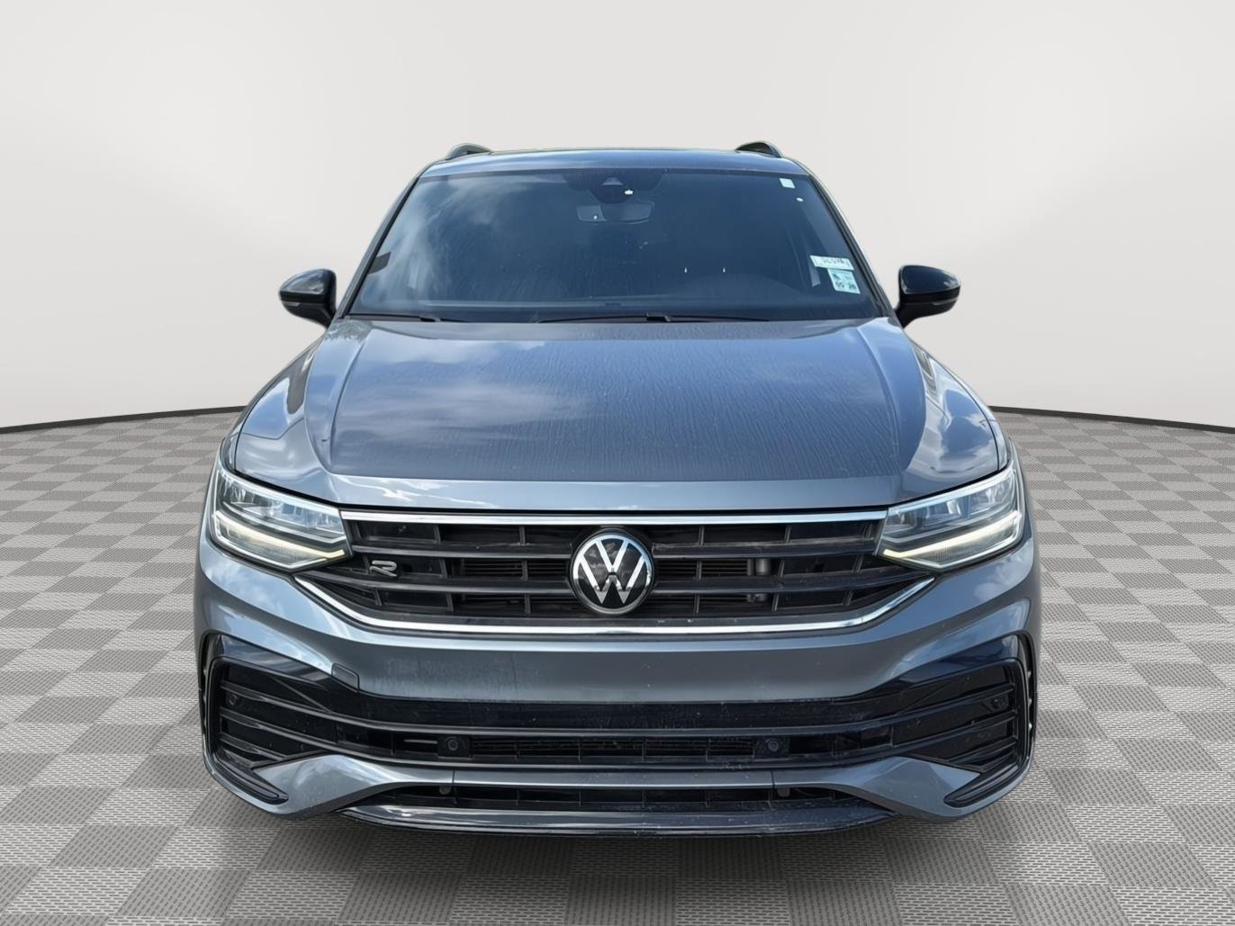Used 2022 Volkswagen Tiguan SE R-Line image 8
