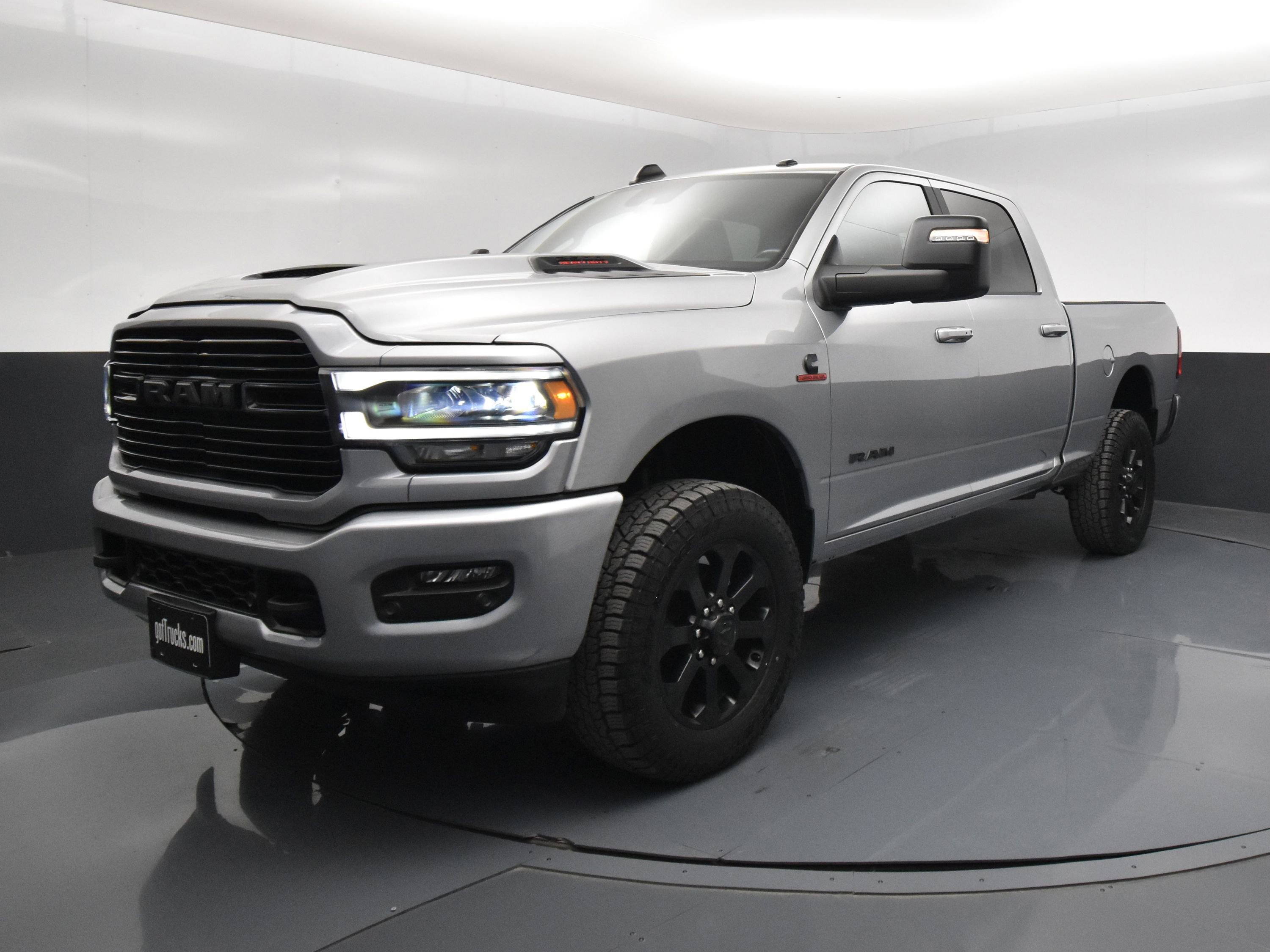 Used 2023 RAM 2500 Laramie AWD/4WD image 2