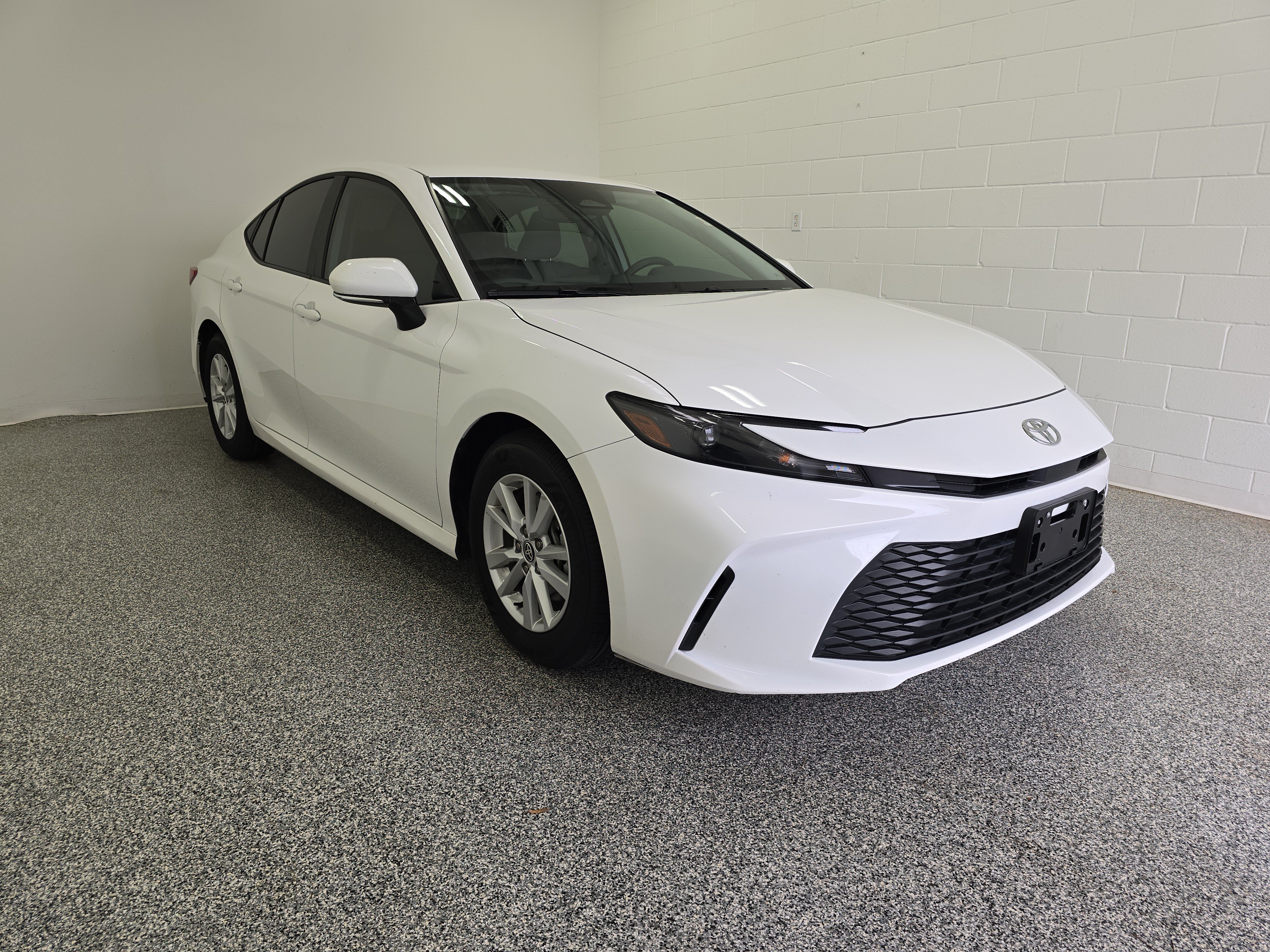 Used 2025 Toyota Camry LE FWD image 3