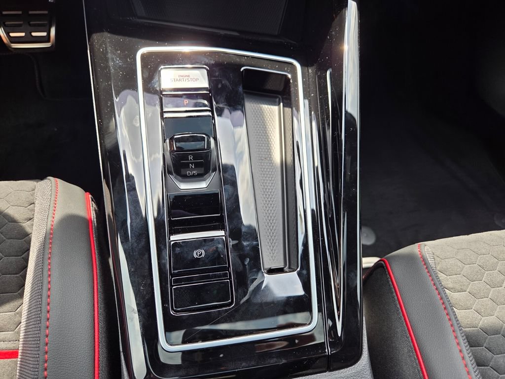 New 2026 Volkswagen GTI SE FWD image 18