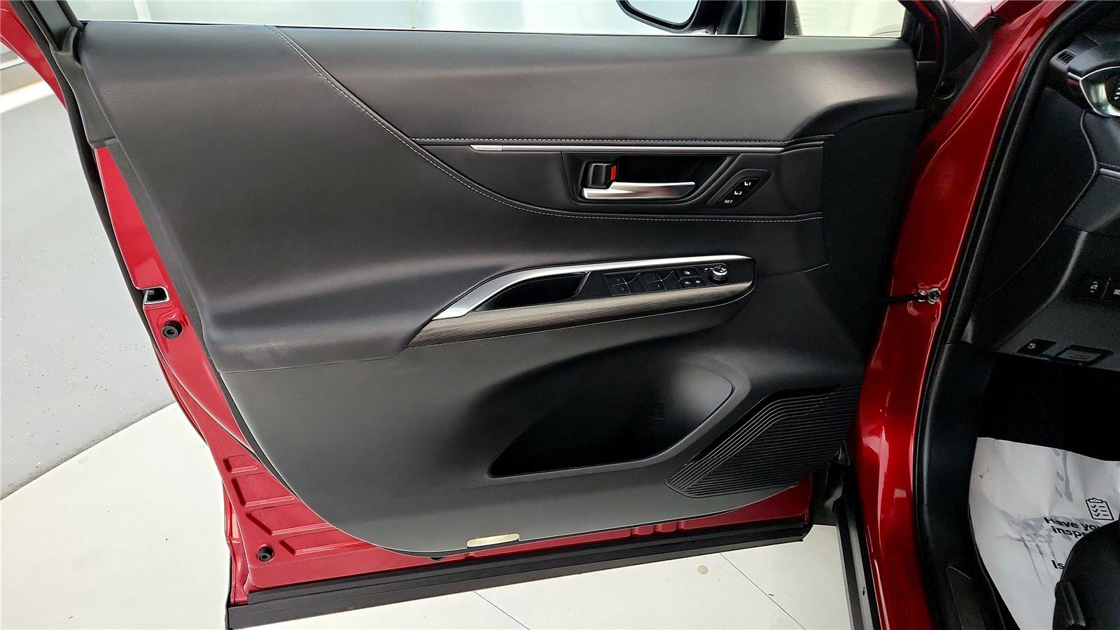 Certified 2023 Toyota Venza Nightshade image 22