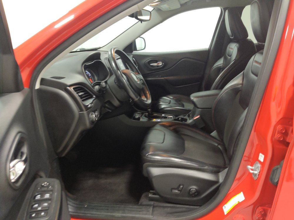 Used 2019 Jeep Cherokee Trailhawk w/ Cold Weather Group AWD/4WD image 17