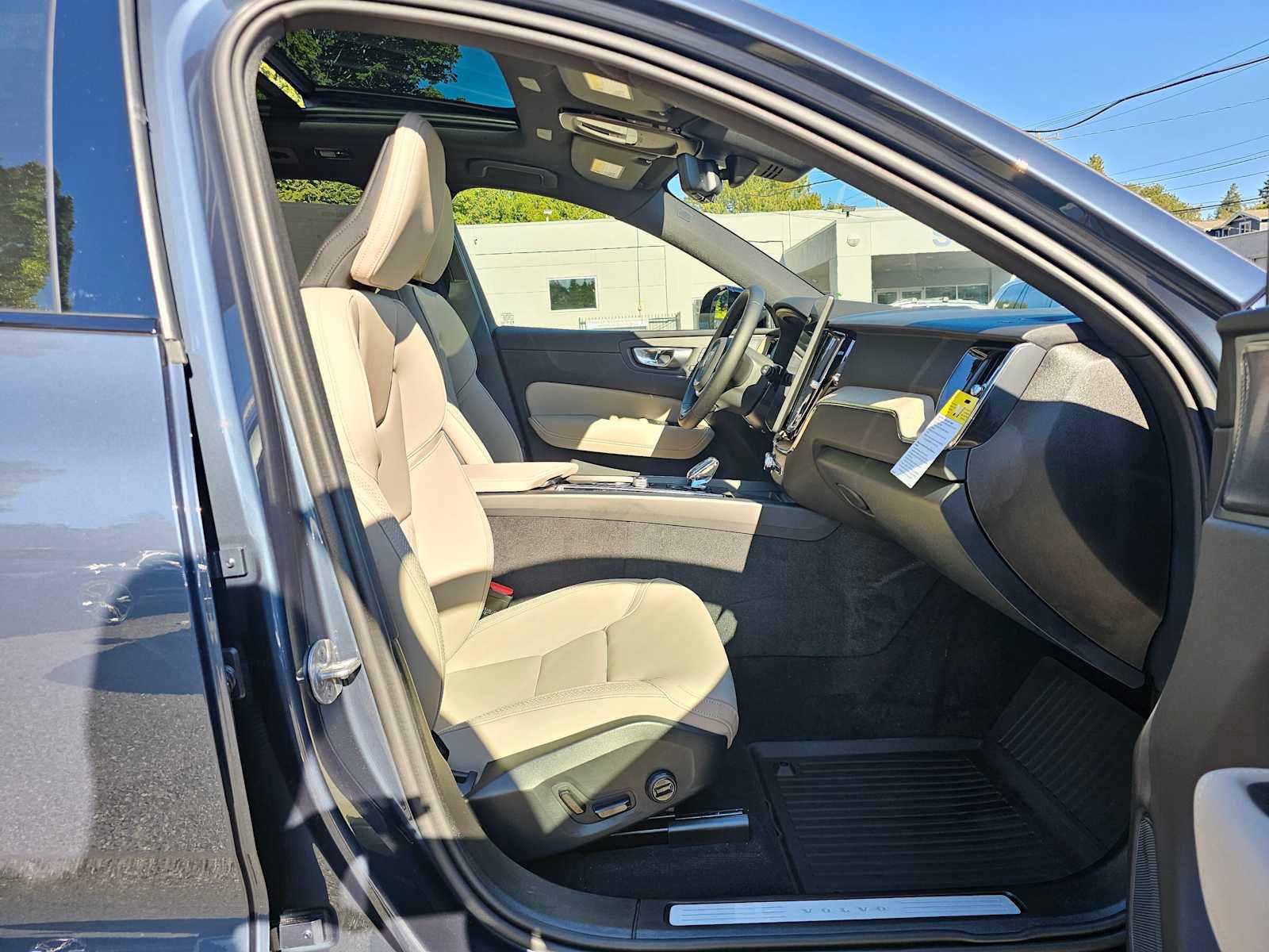 New 2026 Volvo XC60 B5 Plus w/ Protection Package Premier image 10