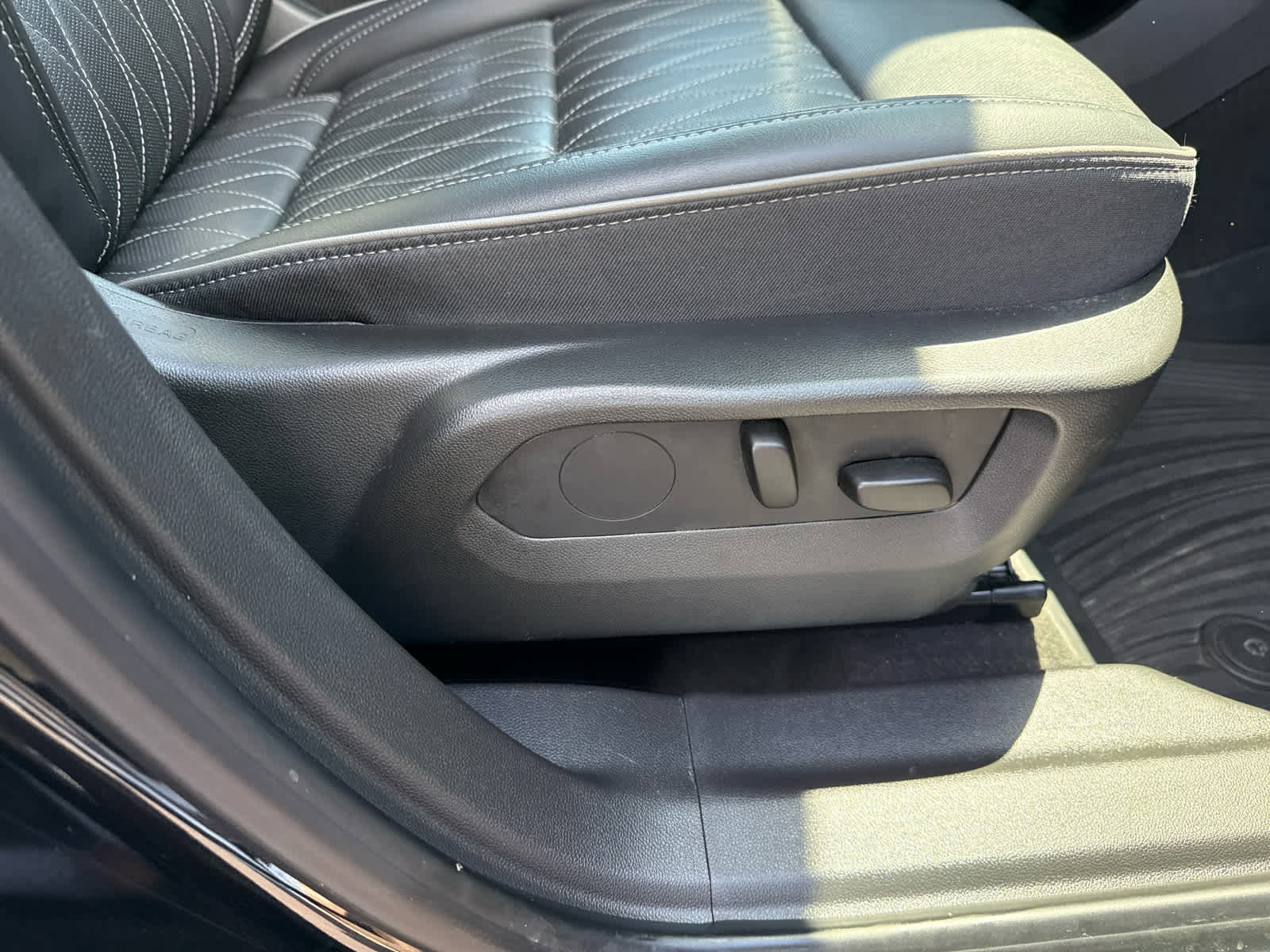 Used 2023 Buick Envision Avenir AWD/4WD image 22