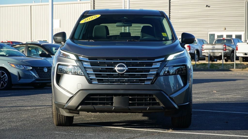 Used 2025 Nissan Rogue S image 10