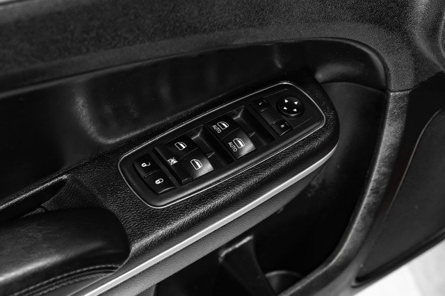 Used 2022 Chrysler 300 S image 43