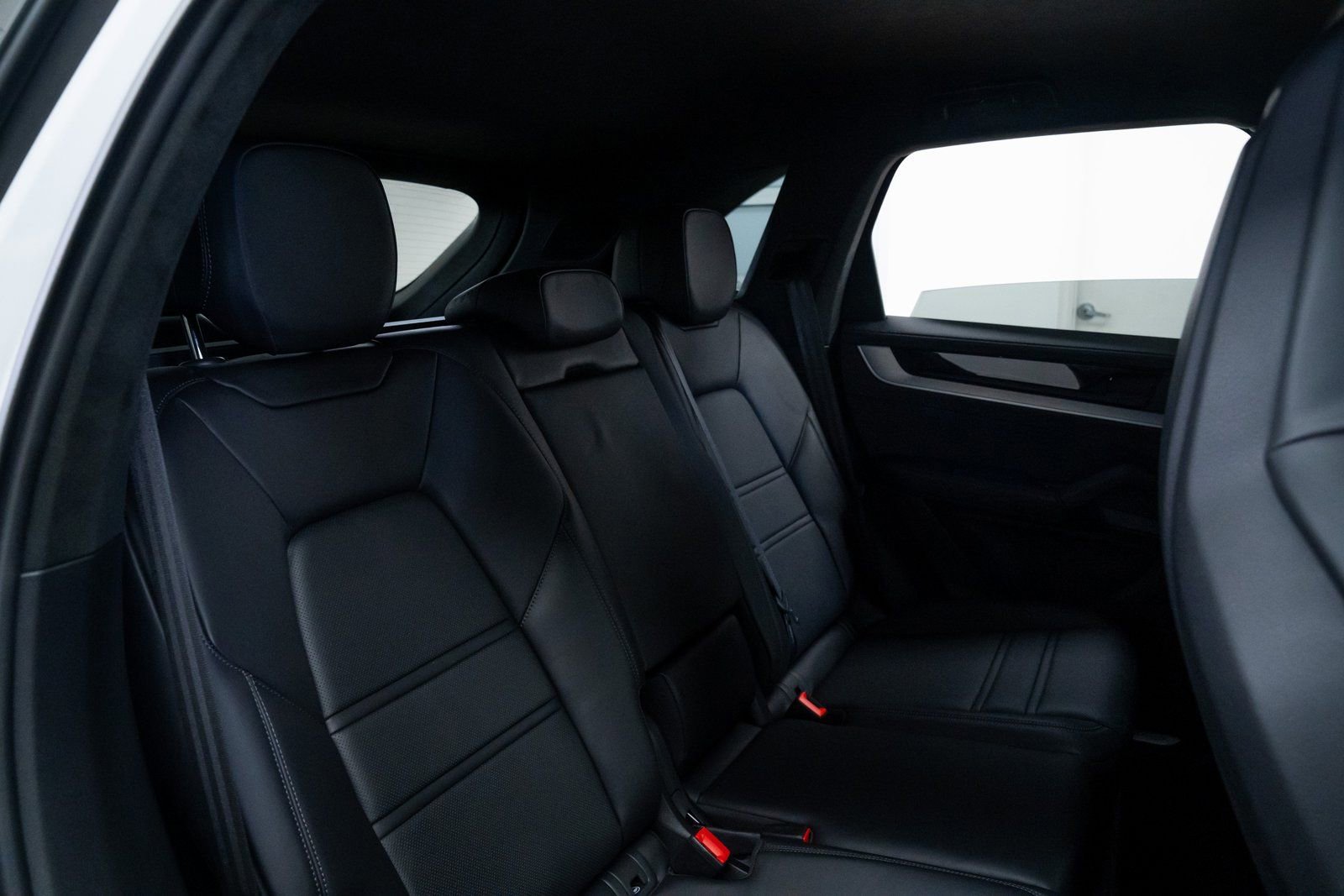 Used 2024 Porsche Cayenne Turbo AWD/4WD image 27