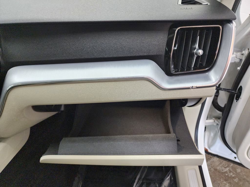 Used 2020 Volvo XC60 T6 Momentum AWD/4WD image 36