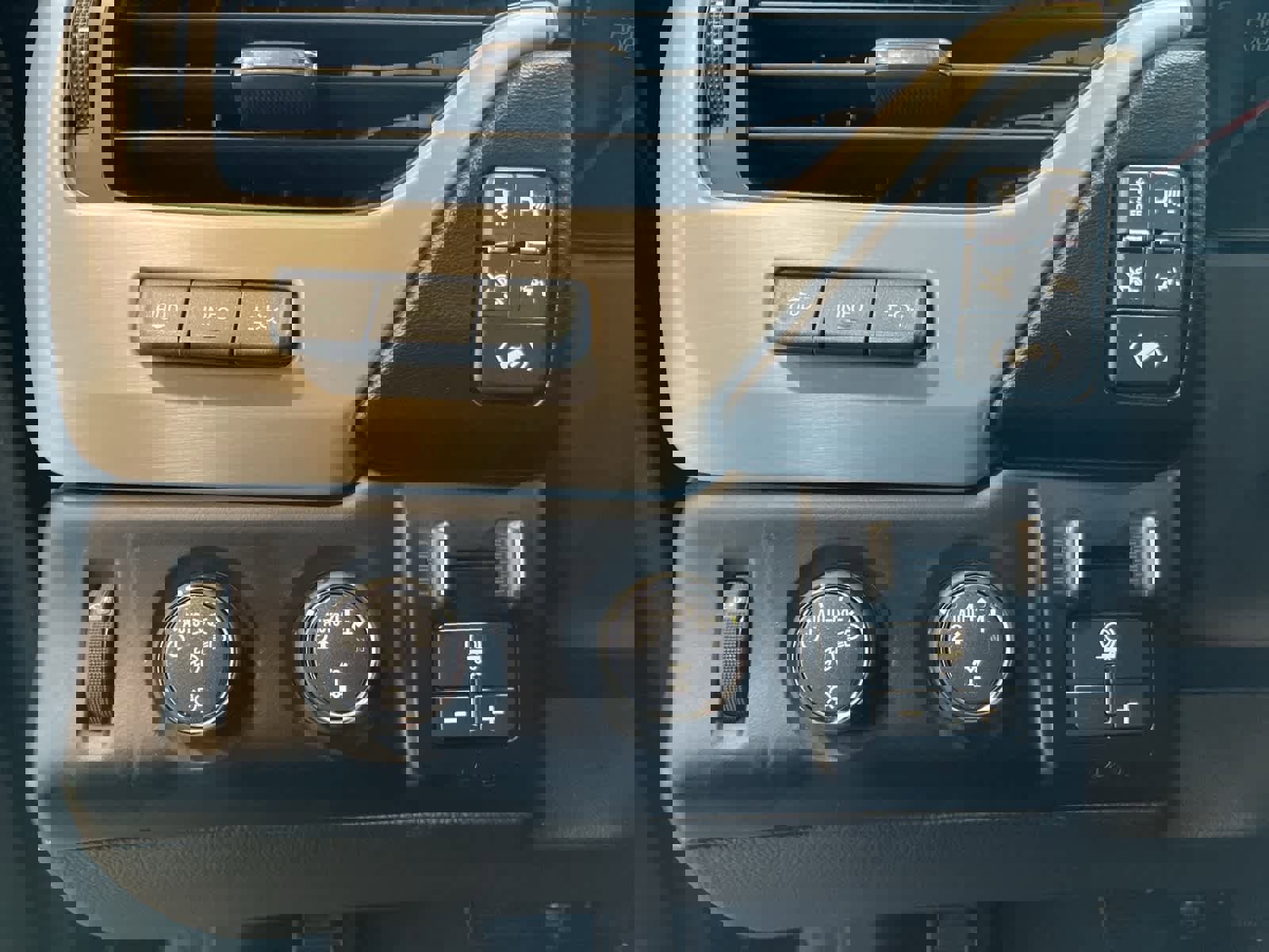 Used 2020 GMC Yukon Denali w/ Denali Ultimate Package image 17