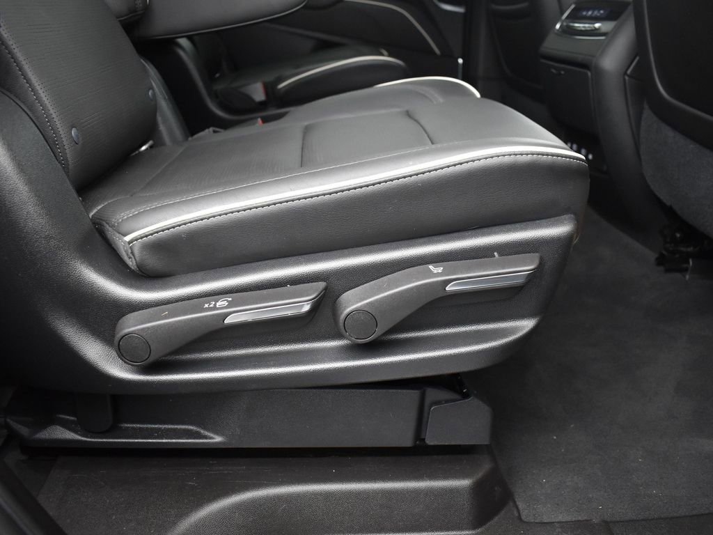 Used 2021 Cadillac Escalade Premium Luxury image 34