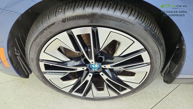 Used 2025 BMW i5 xDrive40 w/ Premium Package image 55