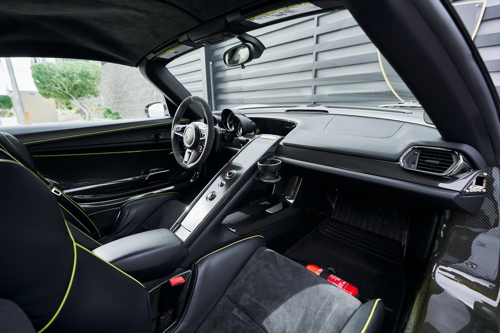 Used 2015 Porsche 918 Spyder image 54