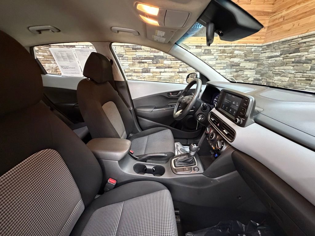 Used 2020 Hyundai Kona SE w/ Cargo Package image 14