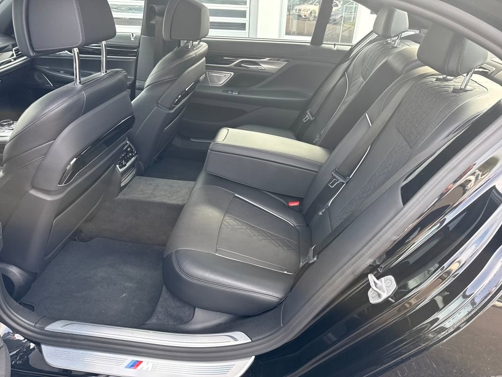 Used 2021 BMW 750i xDrive w/ Executive Package image 15