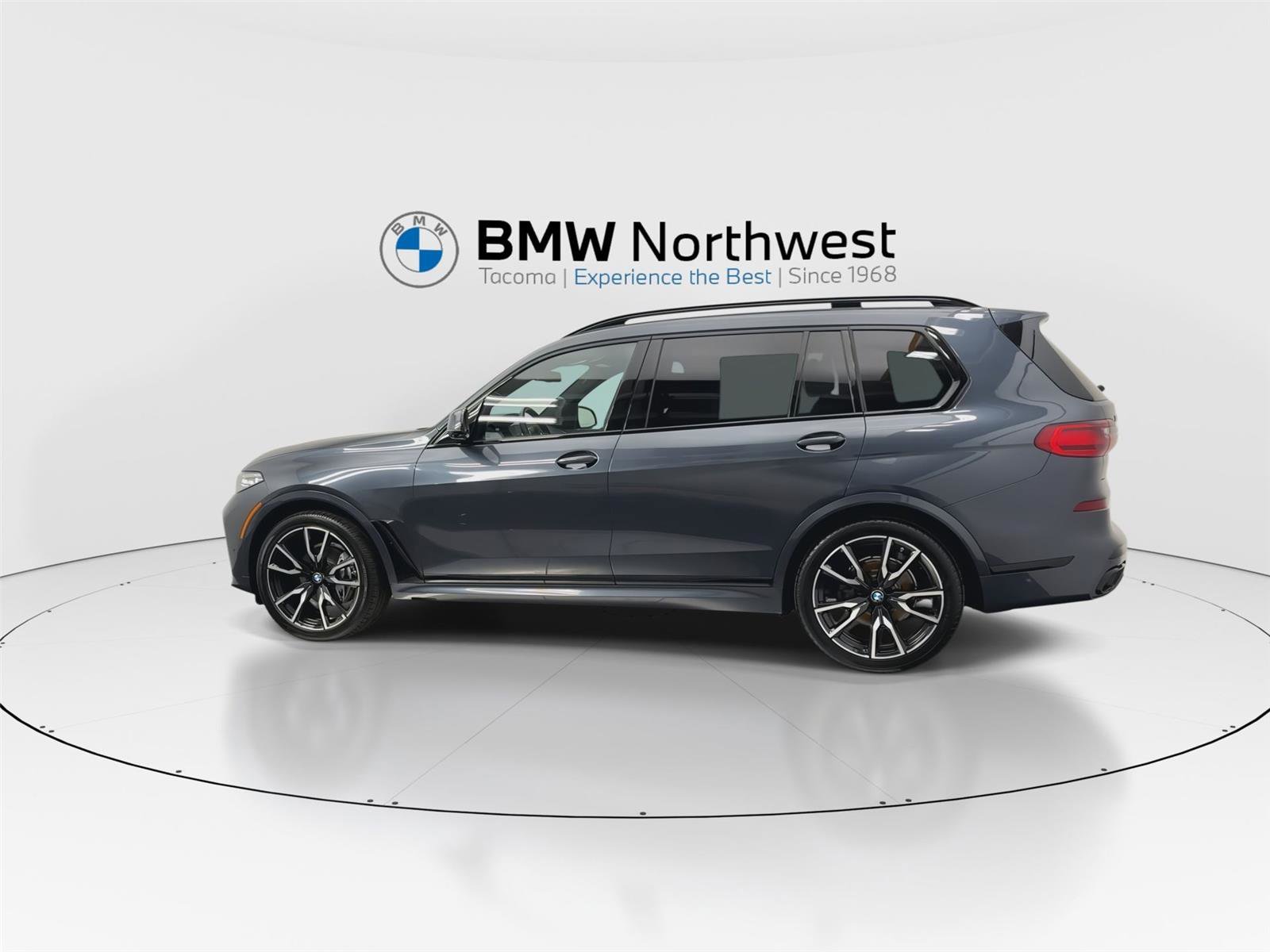 Used 2022 BMW X7 xDrive40i w/ M Sport Package AWD/4WD image 11