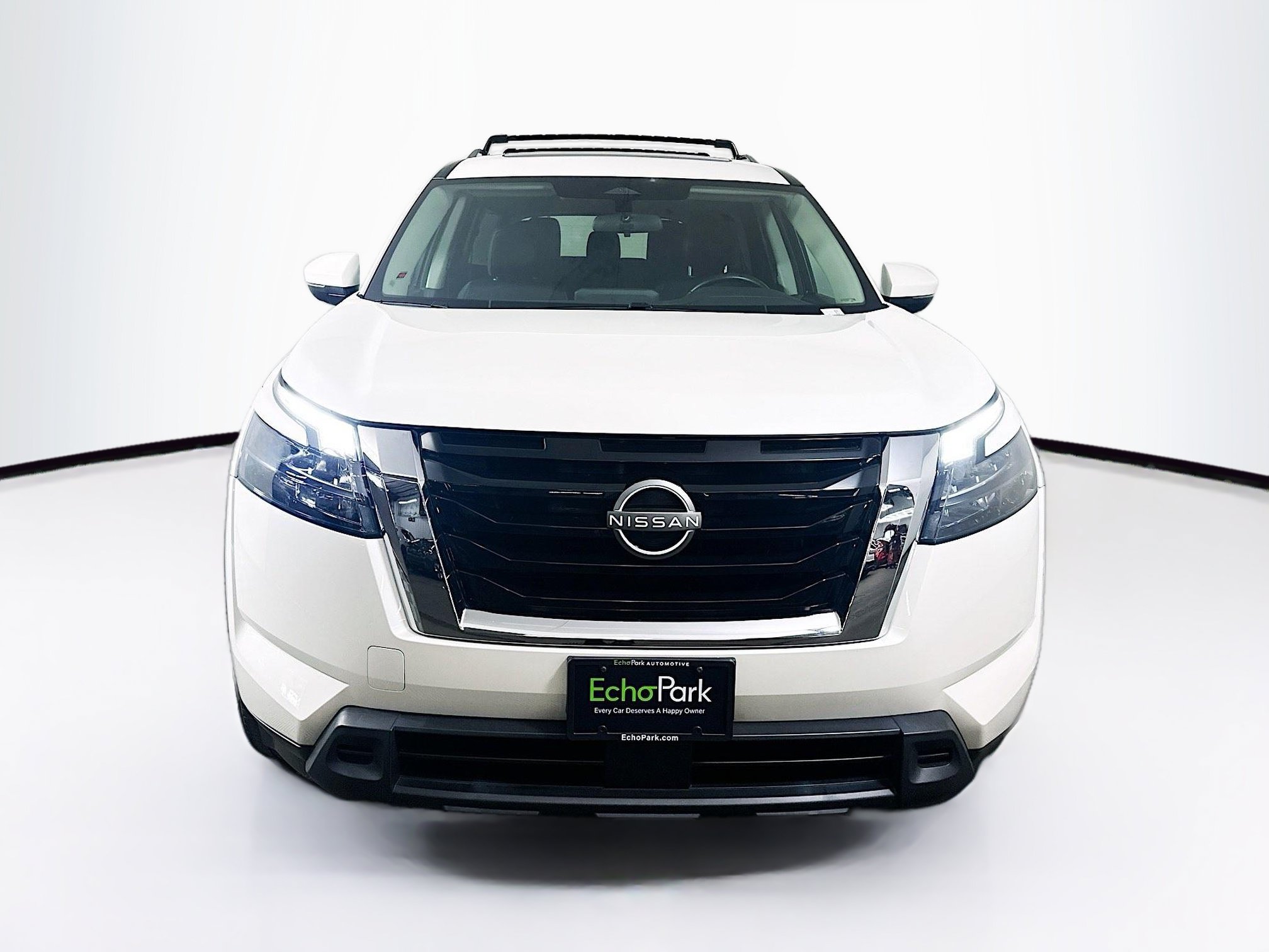 Used 2024 Nissan Pathfinder SV w/ SV Premium Package AWD/4WD image 2
