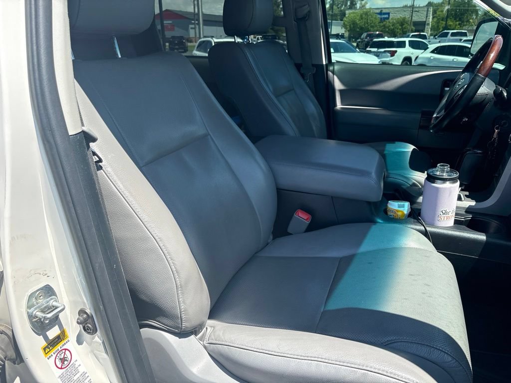 Used 2015 Toyota Sequoia Platinum AWD/4WD image 18