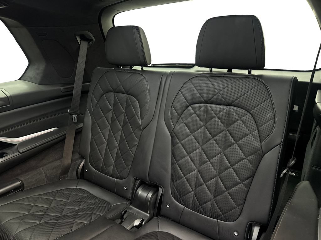 Used 2023 BMW X7 xDrive40i w/ M Sport Package AWD/4WD image 41