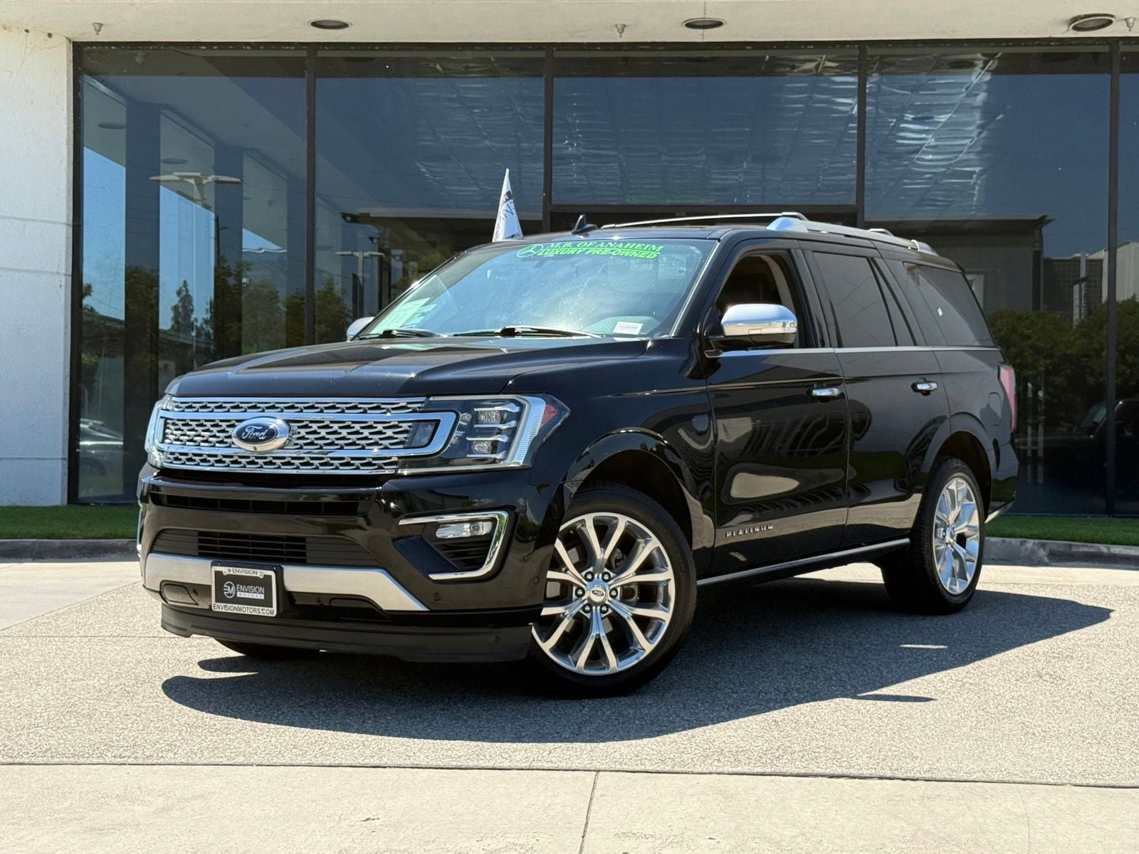 Used 2019 Ford Expedition Platinum RWD image 2