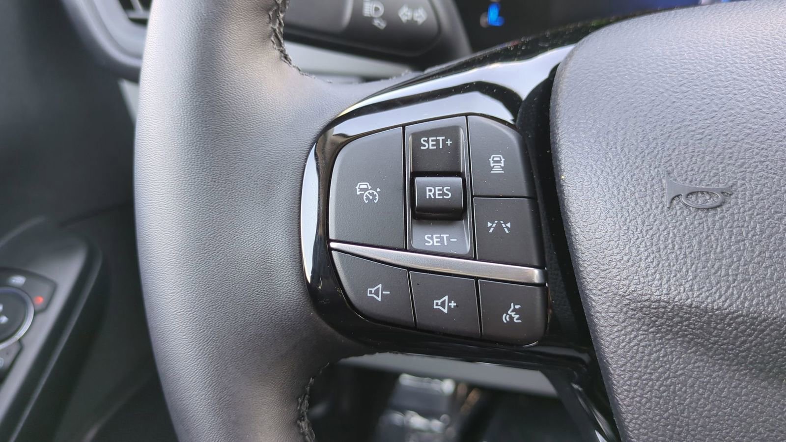 New 2025 Ford Escape SE FWD image 22