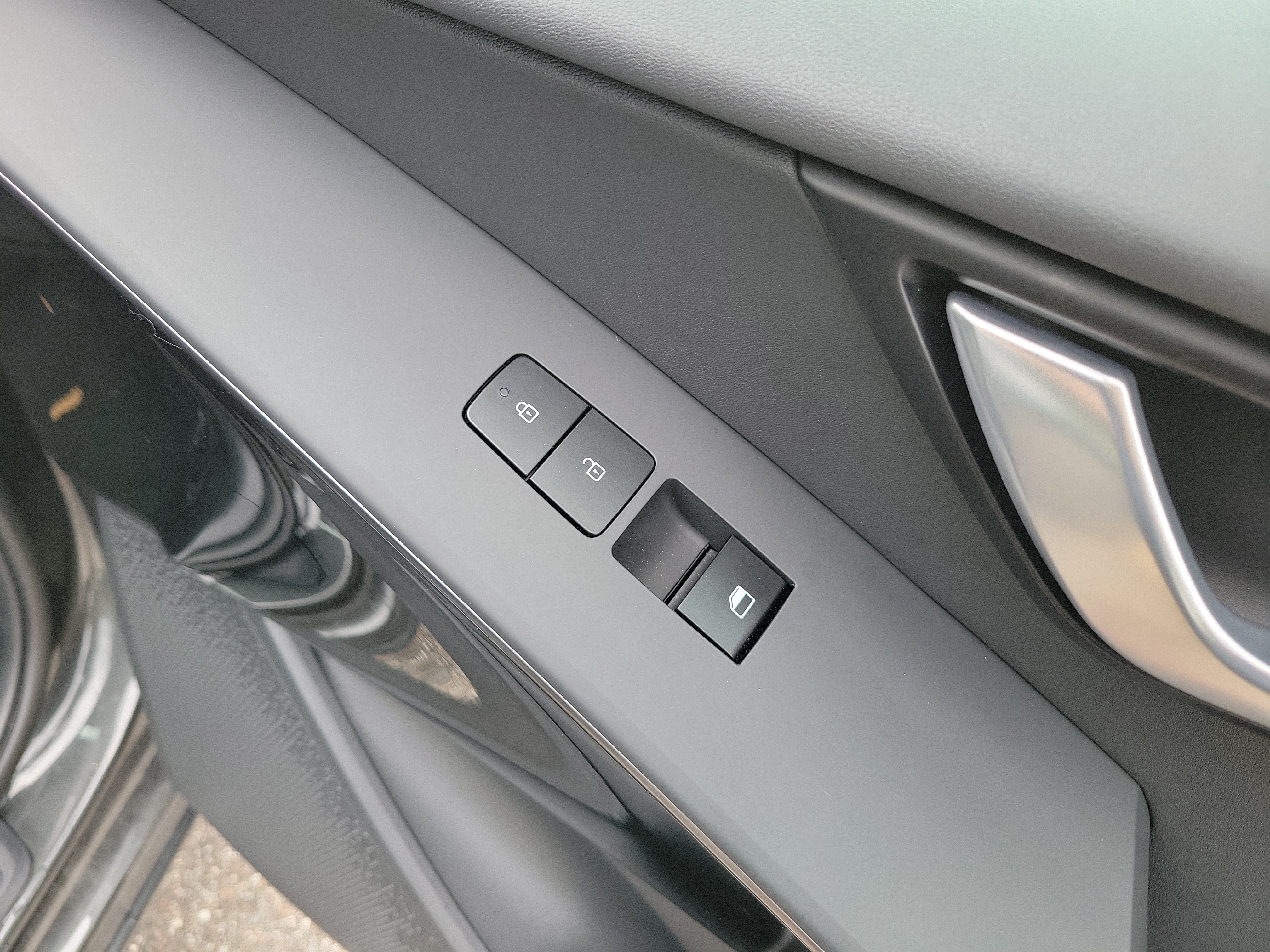 Certified 2025 Kia Niro EX FWD image 9
