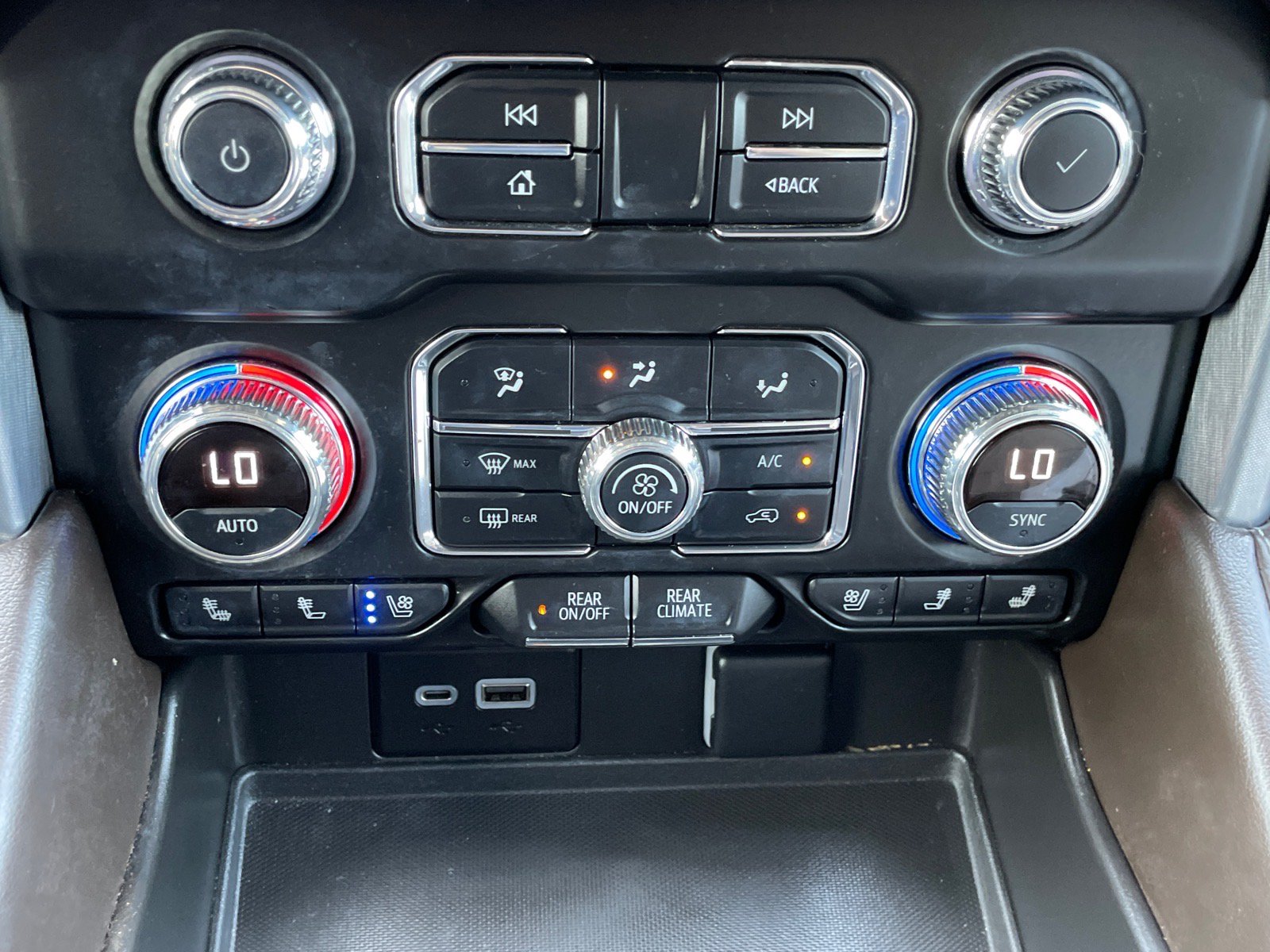 Used 2023 GMC Yukon SLT AWD/4WD image 18