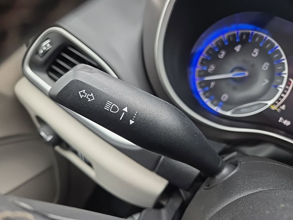 Used 2024 Chrysler Pacifica Touring-L image 41